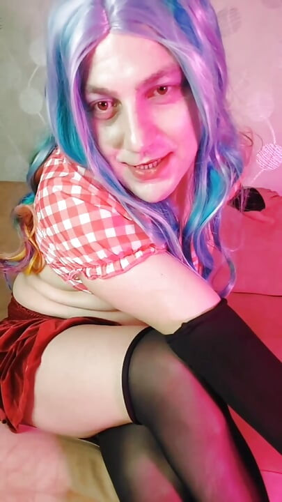 הסיסי היפהפיה פינקי עם מראה מדוזה