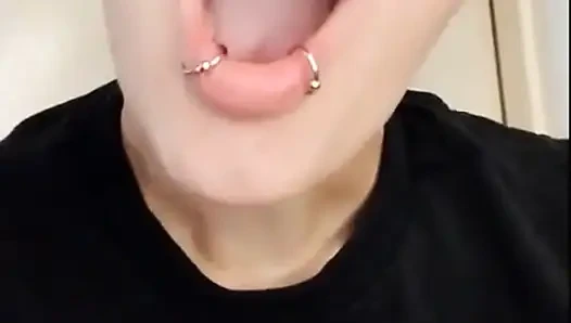 mulutku habis-habisan sampai crot di dalam