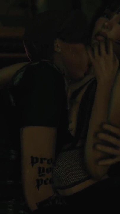 Seks u kupatilu sa seksi bibliotekarkom | Klip 1