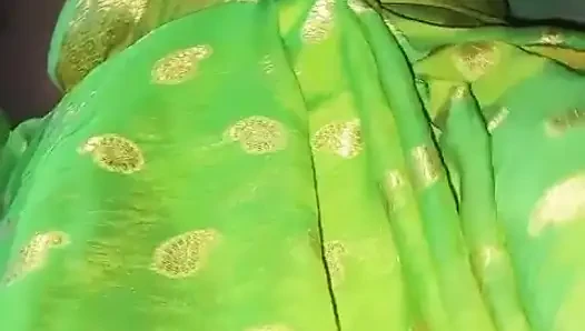 Aunty's MMS goes viral, full enjoy