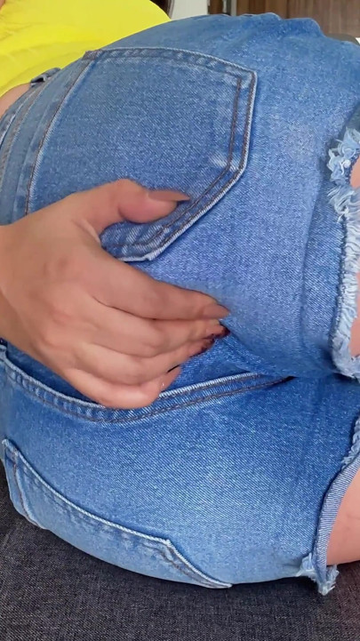 Jeans Farts at Max Power