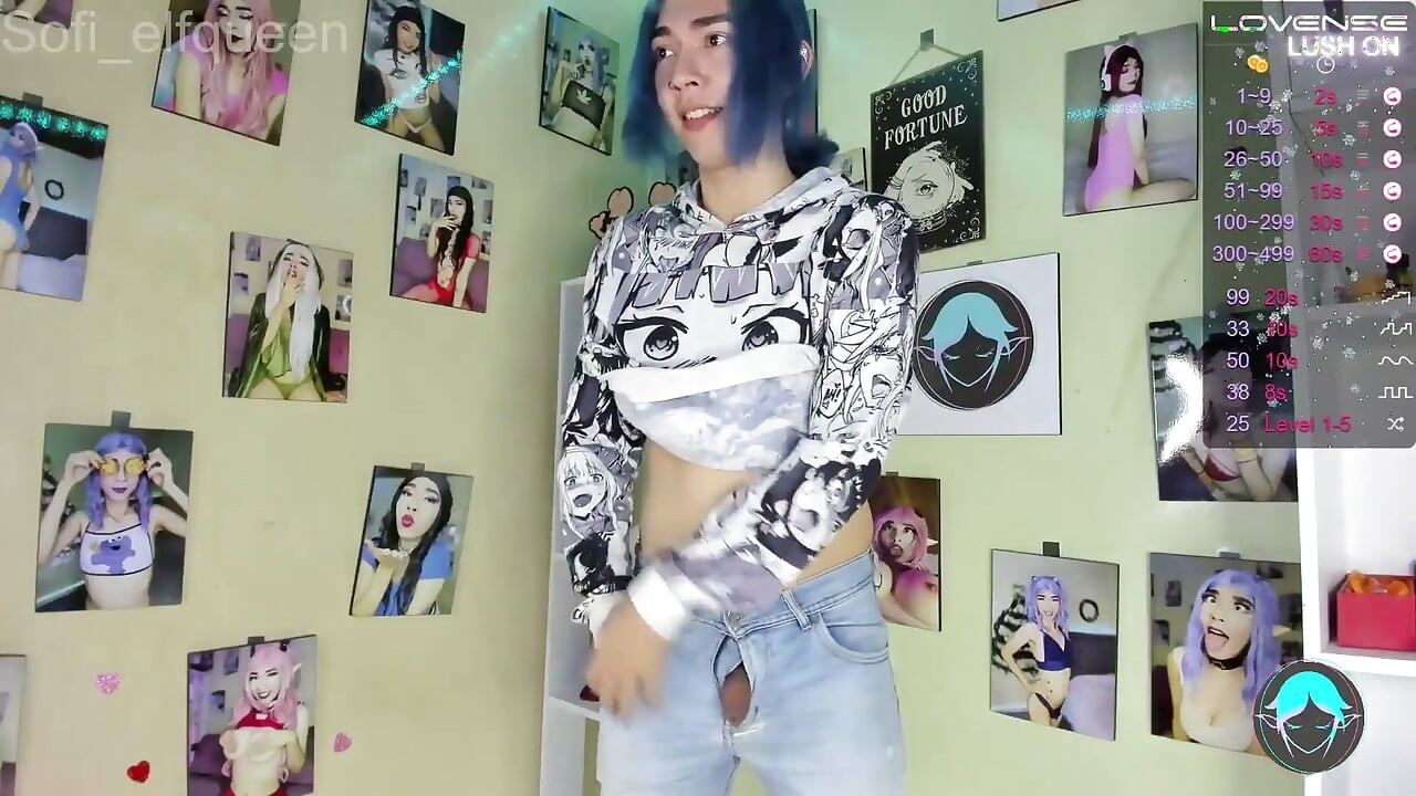 ซิสซี่บอยโชว์ยีนส์โปรดของเธอผ่านไลฟ์แคม