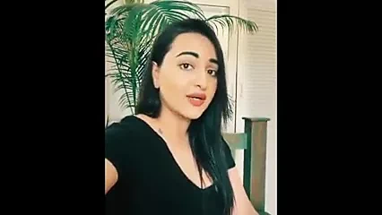 Sonakshi Shina 性感故事 宝莱坞女演员完整 Xxx 故事。