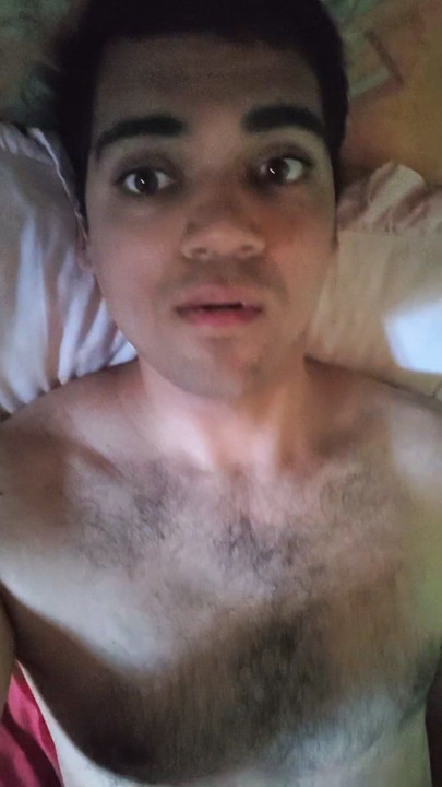 Hairy twink wanks and shows his body