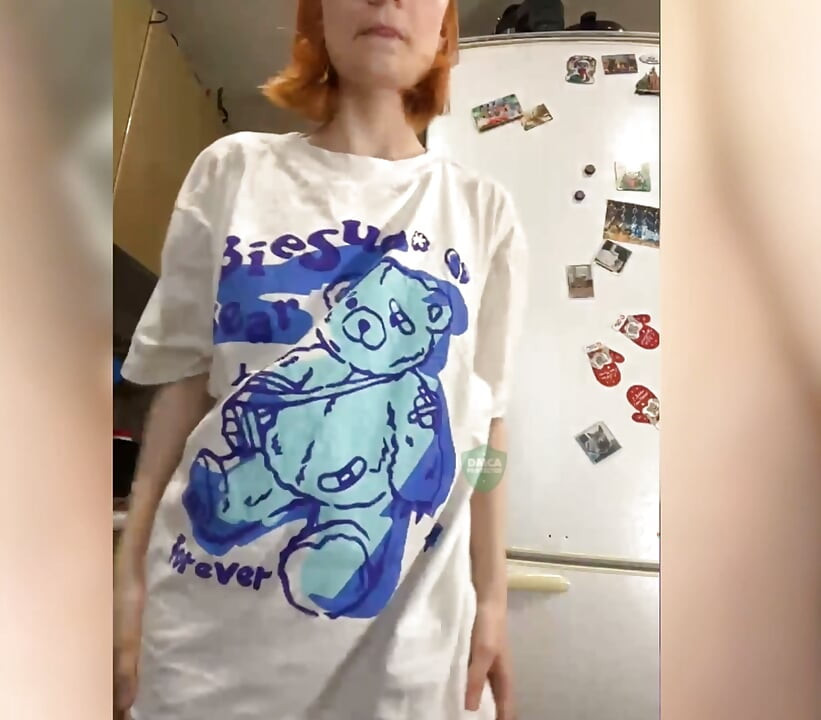 Jouis comme une fille qui jouit en se masturbant