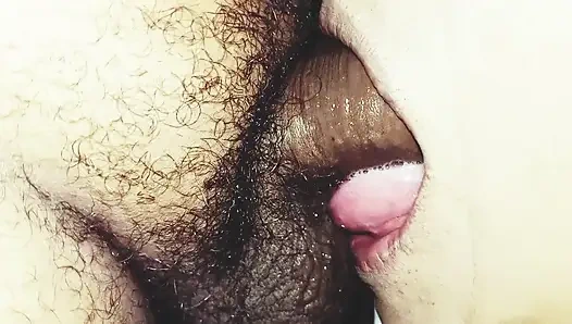 Minyon orta yaşlı seksi kadın gelmiş geçmiş en iyi oral seks sözü verdi ve teslim etti.