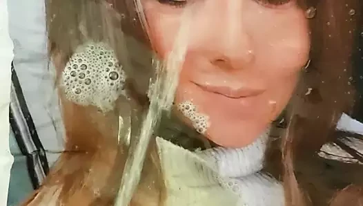 Laura vollgepisst
