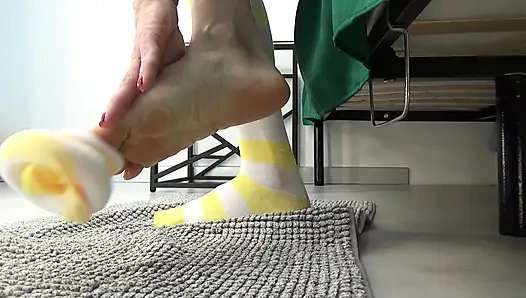 Соло В Полосатых Гольфах