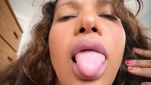 Lame porn video – Michelle Lame the Camera, Spits, and Chorrea Until Everything Is Soaked.