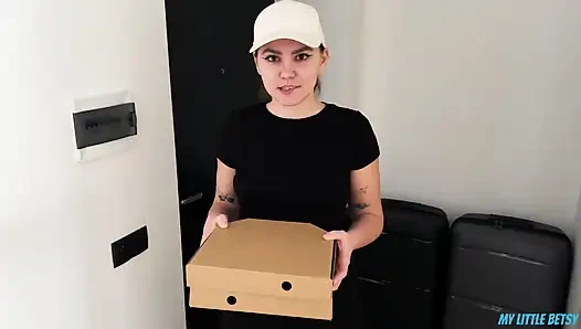The Cute Courier Turned Out to Be a Pervert, Fucked Her and Cum in Her Mouth to Pay for Pizza