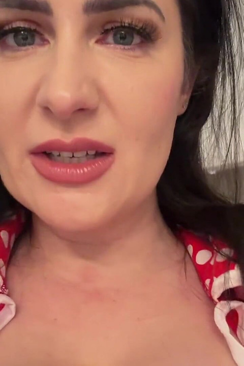 Tilly Mcreese's Sultry '50s Giantess Fantasy 4K POV Tiny Thrills Awaits!