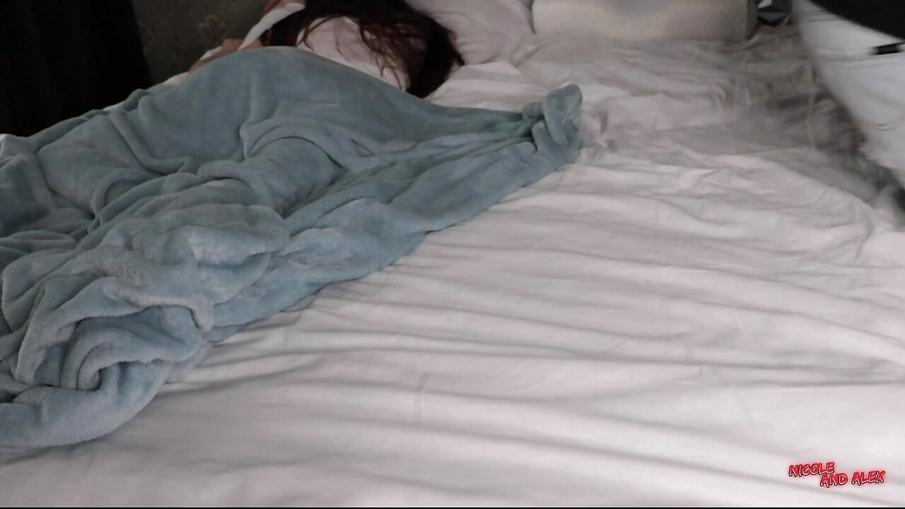 Tôi đụ chị kế của tôi. Tôi đánh thức anh ấy với con cu của tôi. Tôi đã hoàn thành trong âm hộ của mình. Chảy tràn tinh dịch