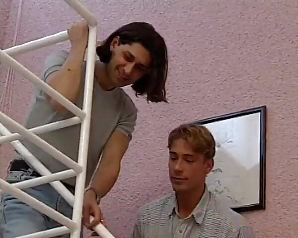 Veronica Bella em UNA TROIA PER AMICA com a loira sc 02