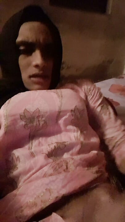 Desi hot crossdresser selvfornøjelse