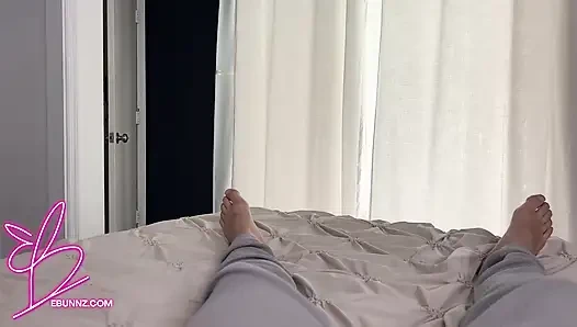 Ibu tiri lagi asik main game bareng kamu