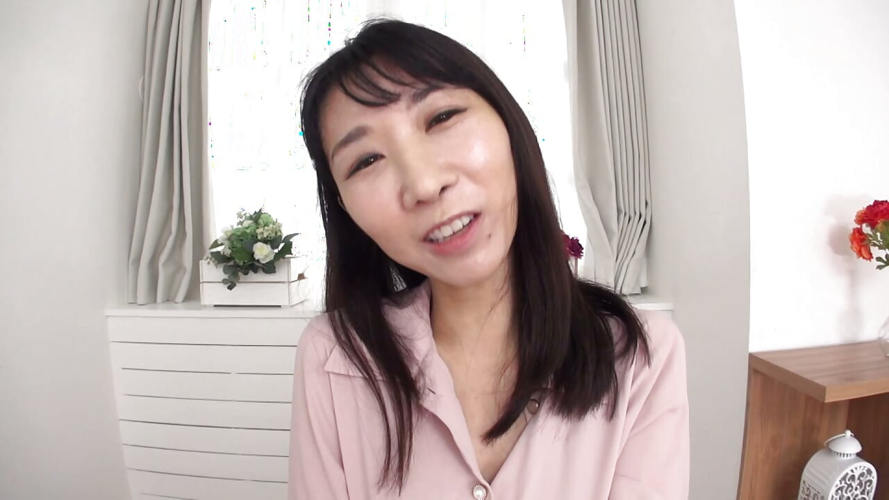 H091F04 A slender mature woman with a pure and quiet face recently got hooked on a young on a matching app, got carried away, and ended up having sex with a young male actor in an AV!