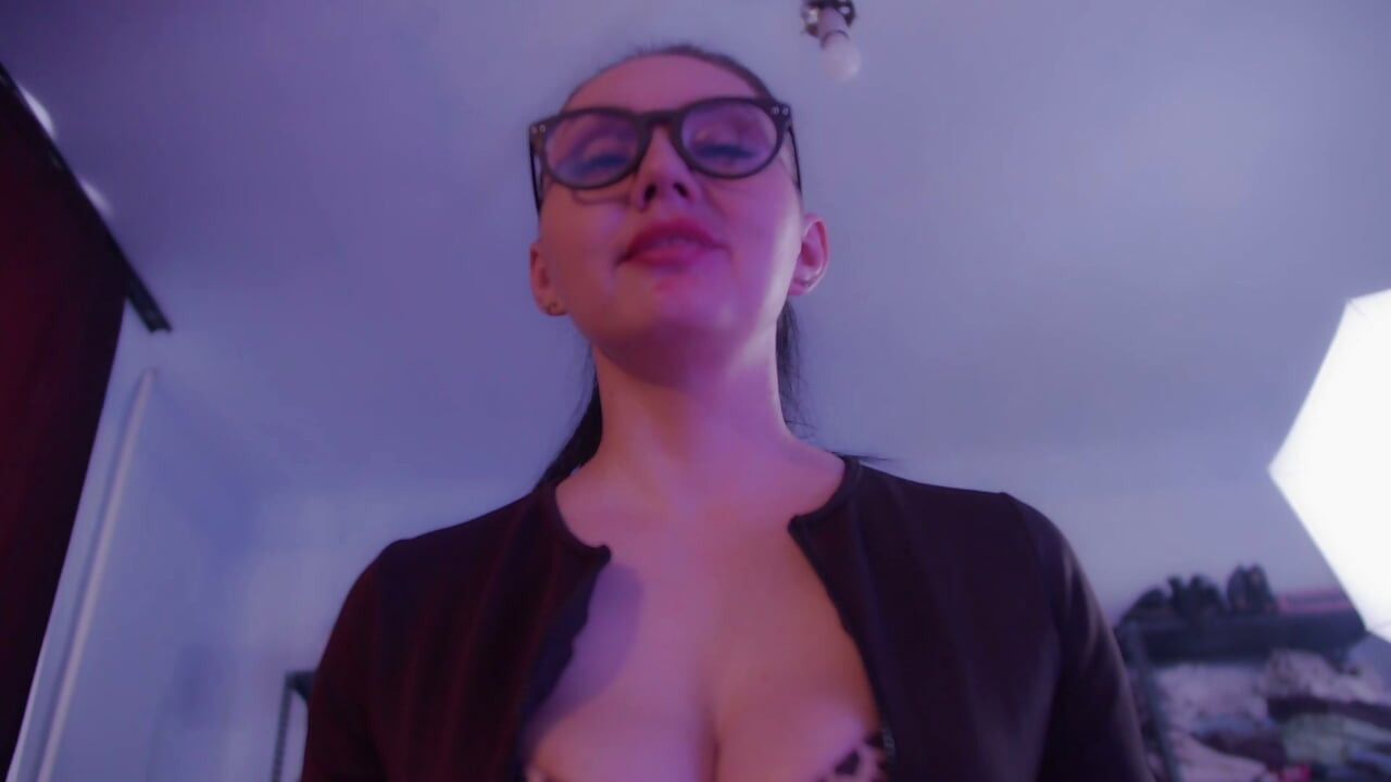 Huzzy Knocks to Her Paramour in the Ass