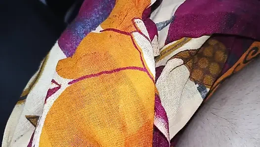 Orta yaşlı seksi üvey annem büyük yarağımın amında net sese sahip olmasını seviyor