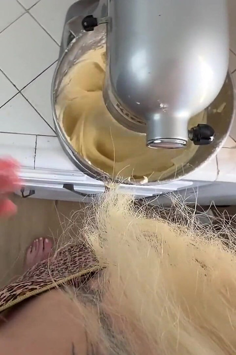Trans Giantess Gourmet 2 - Poundcake - Anal solo și o ejaculare uriașă