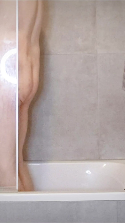 German amateur BBW MILF xMaskedMomWifex is surprised while showering | Clip 1