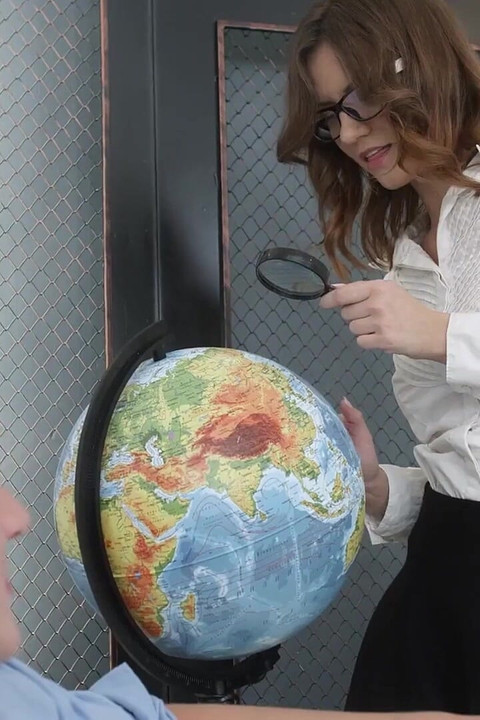 Cute nerdy teenager takes it hard in the ass