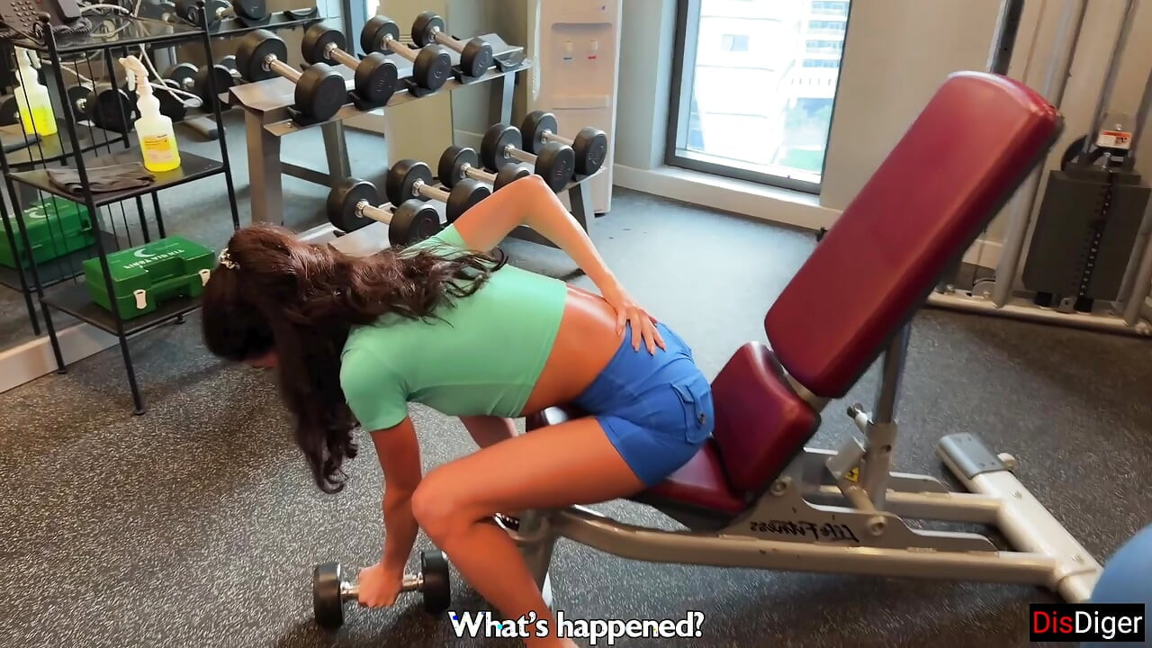 Katty West Got Injured in the Gym - It's A Good Thing that A Professional Trainer Was There!