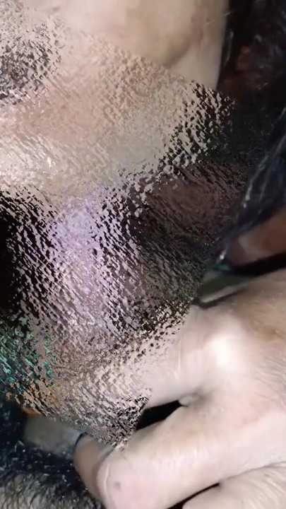 Landsbymunnen sa at stesøsteren ble kalt hjem og stebroren i landsbyen suger pinnen i munnen | Klipp 2