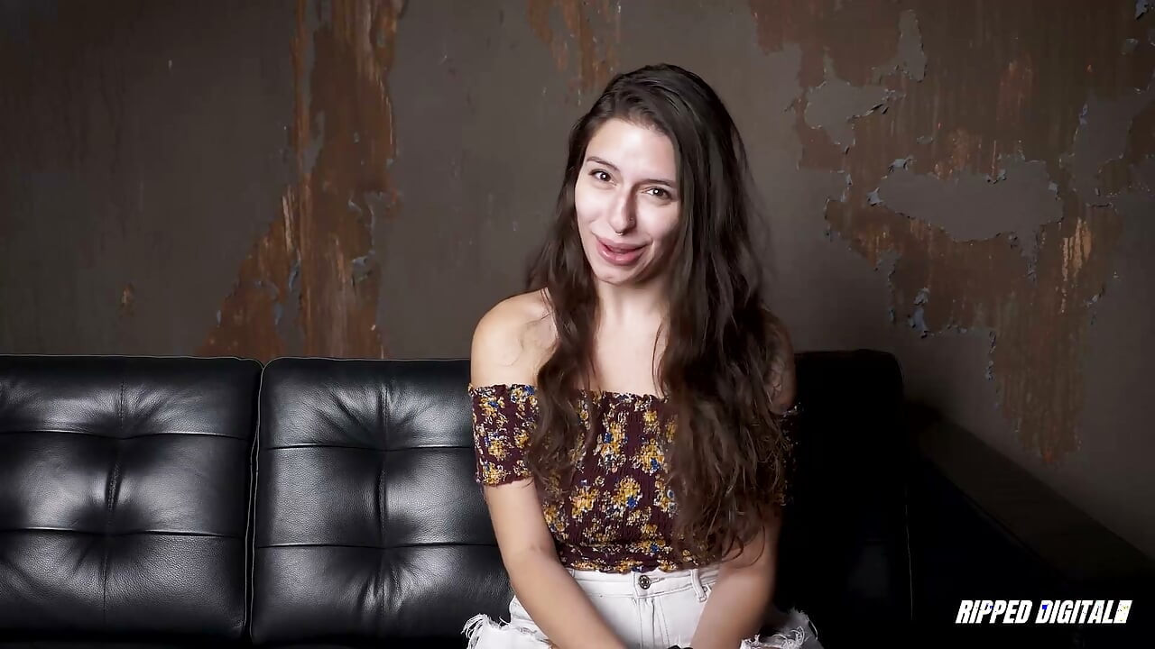 Submissive Slut Chloe Groans Taking Huge Toy After Being Fisted