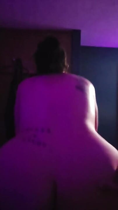 Udari me po guzici, dušo