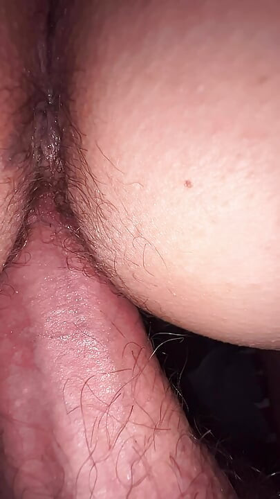 Αργή κίνηση στα τέσσερα και χύσιμο που στάζει POV κοντινό πλάνο ερασιτέχνιδα τριχωτή γυναίκα