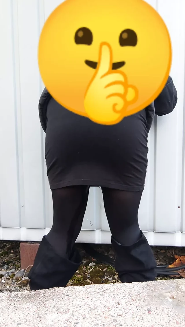 Public peeing dressed up