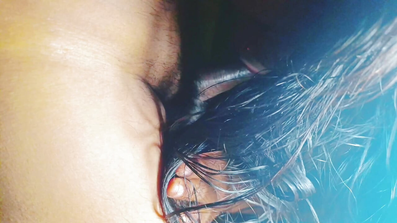 로맨틱한 커플의 밤 순간