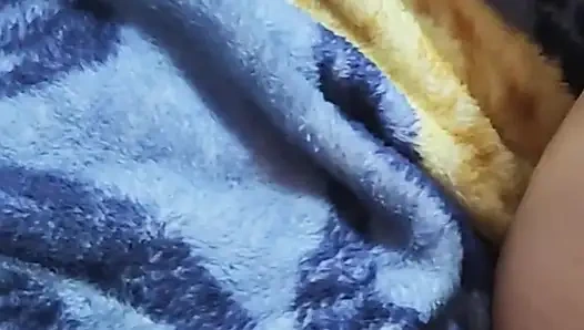 Yeni Faslı seks videosu kocasının evinde erkek arkadaşına kendini sundu.