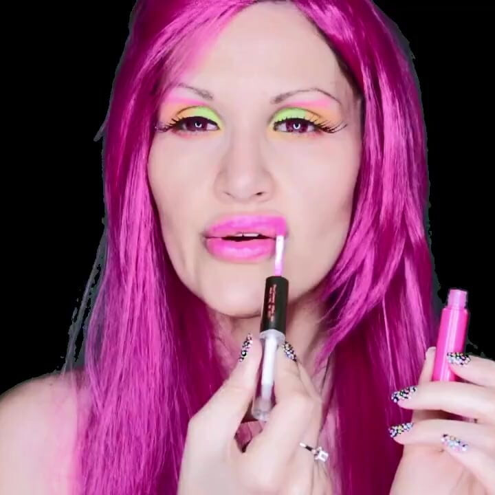 Trapped inside my lipstick