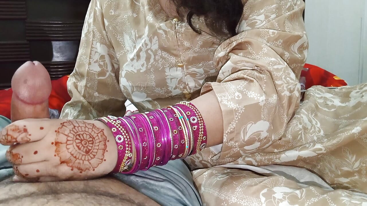 Desi father-in-law and daughter-in-law bedroom romance fucking first time with dirty talk