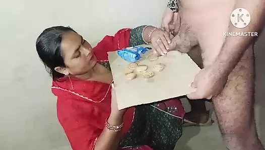 Desi girl eating sperm bhai ka lund chus kar mal nikala biscuit par chudai