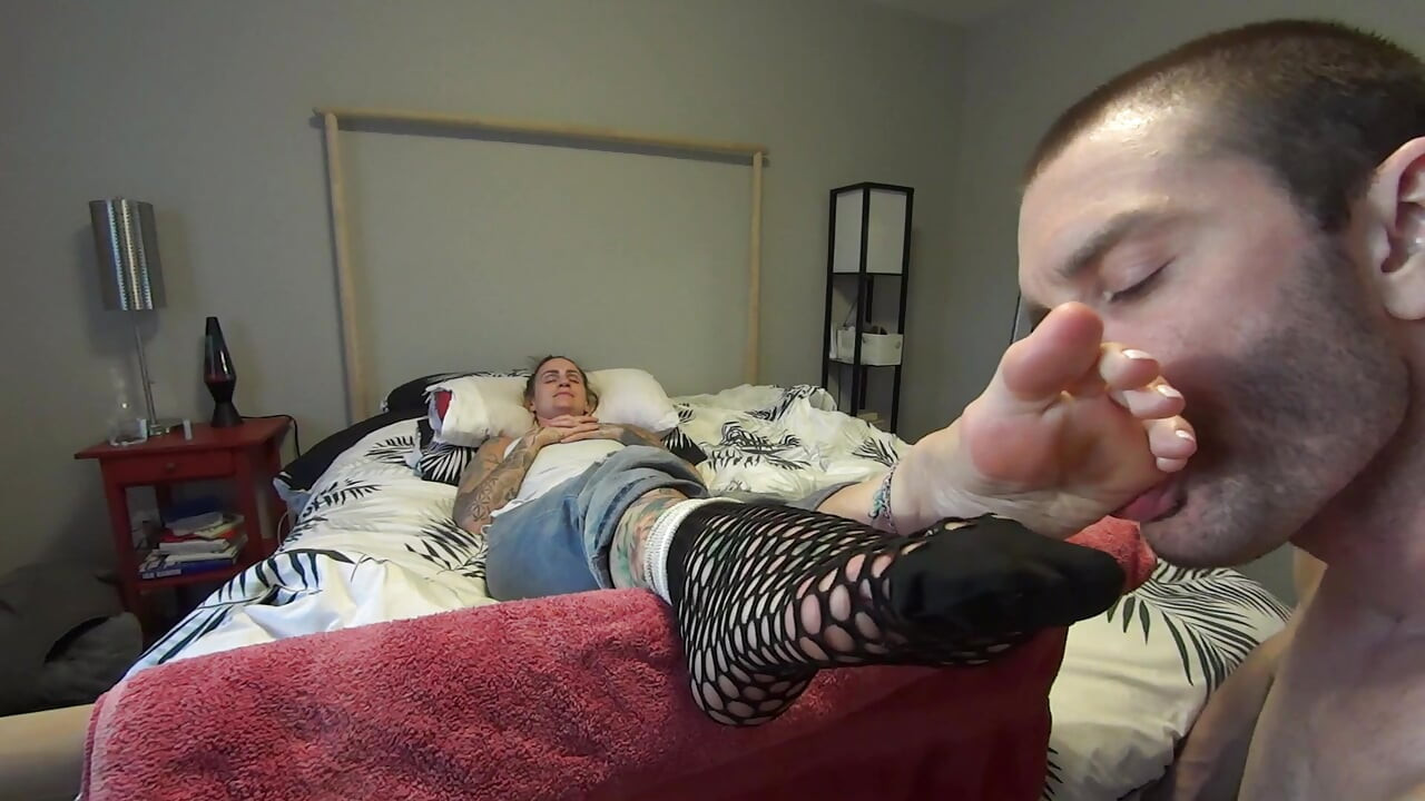 Slatke znojne noge klizačice obožavaju se