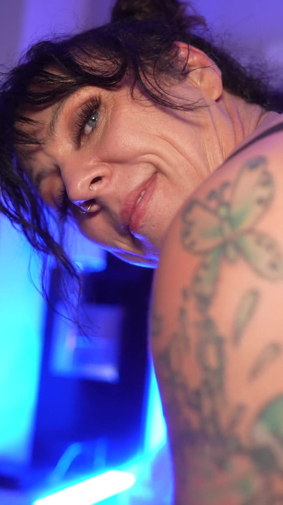 Usikan pantat dan tetek perlahan, Eckobelle Drives Awak Gila