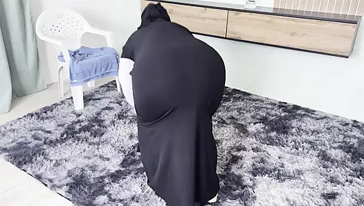 Aman Tanrım, bu Arap kadın ne kadar güzel, ne kadar harika... Penisimi diktiğini ve ona bastırdı.