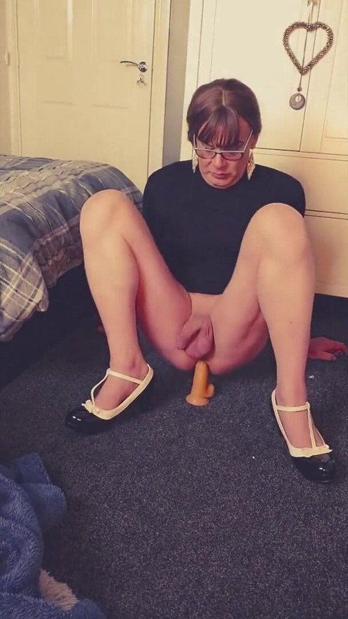 mature UK cross dresser Juniper Beri | Clip 1