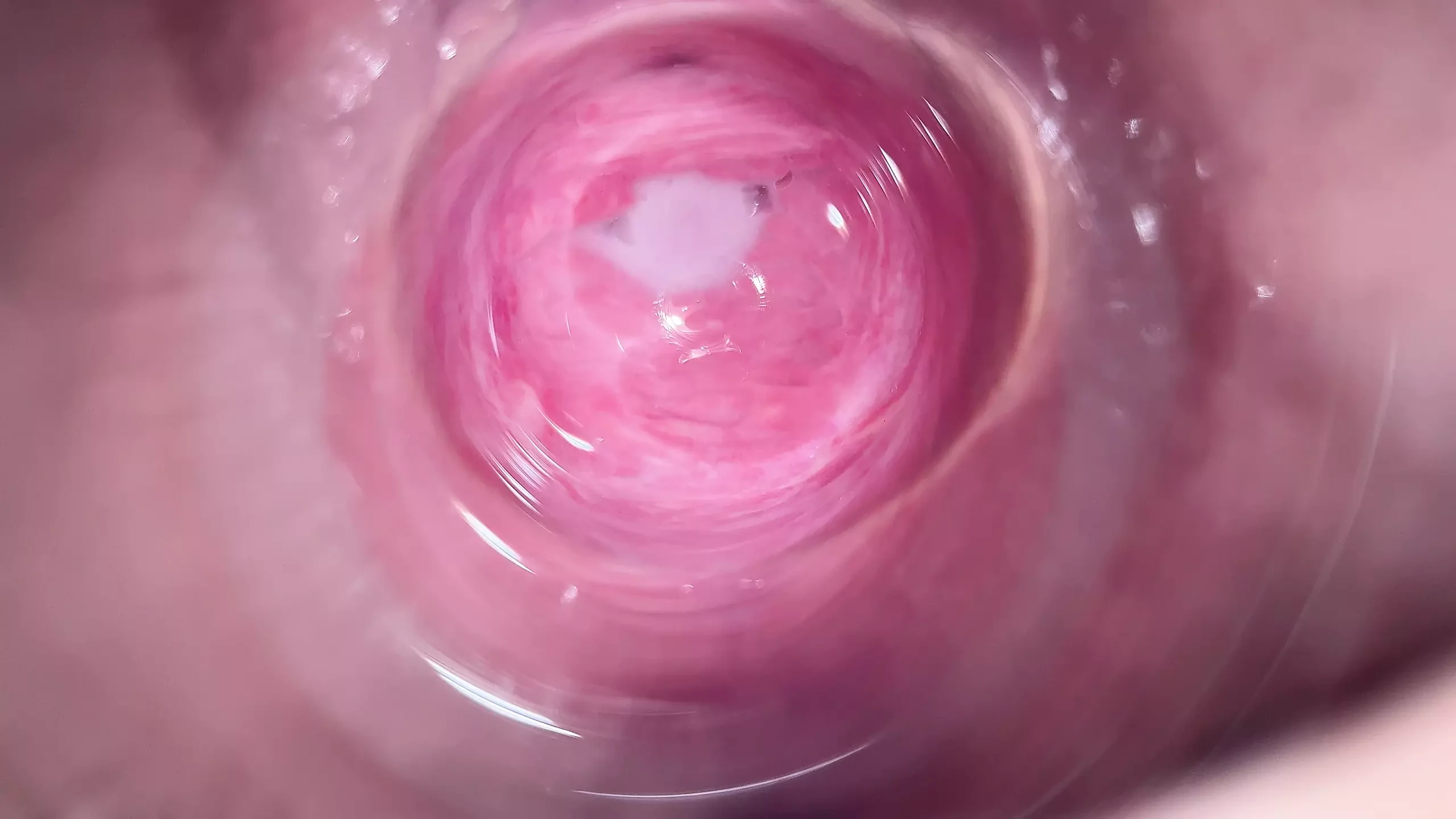 Kamera jauh di dalam vagina ketat remaja mia