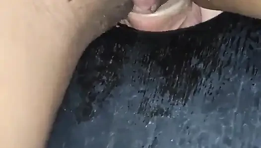Ich habe im Swingerclub aufgehÃ1/4ckte mich von allen ins gloryhole ficken