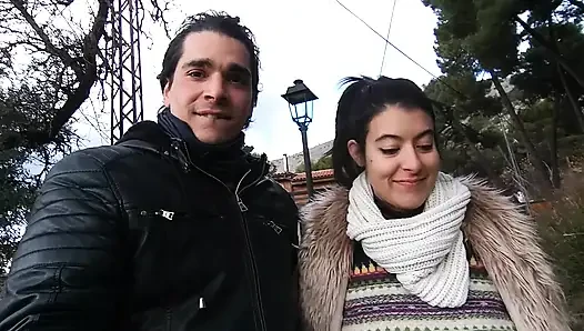 BAKıŞ AÇıSı SOKAKTA ORAL SEKS VE BÜYÜK GÖTLÜ KıZı SIKIYOR