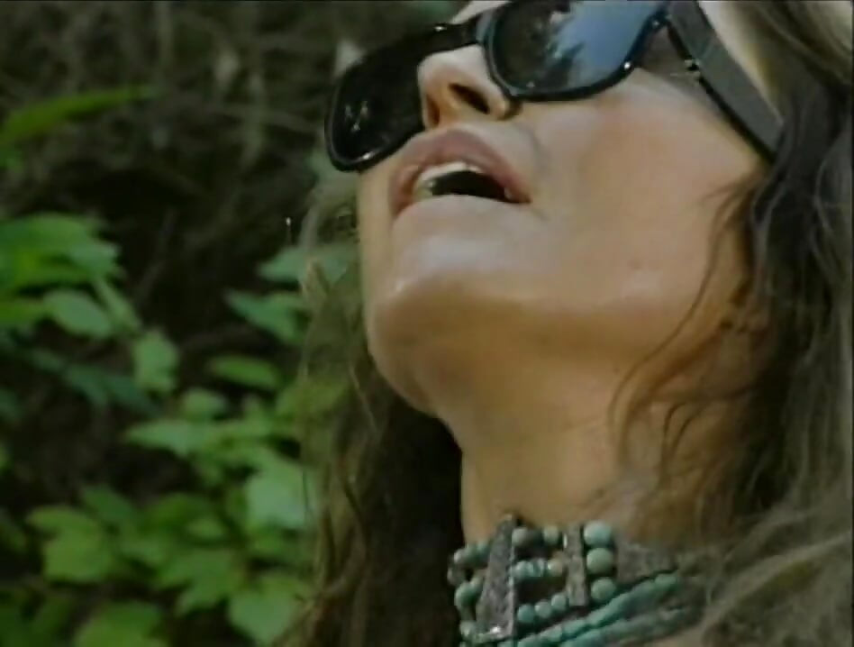 Outdoor Vintage Fuck for a Hairy MILF