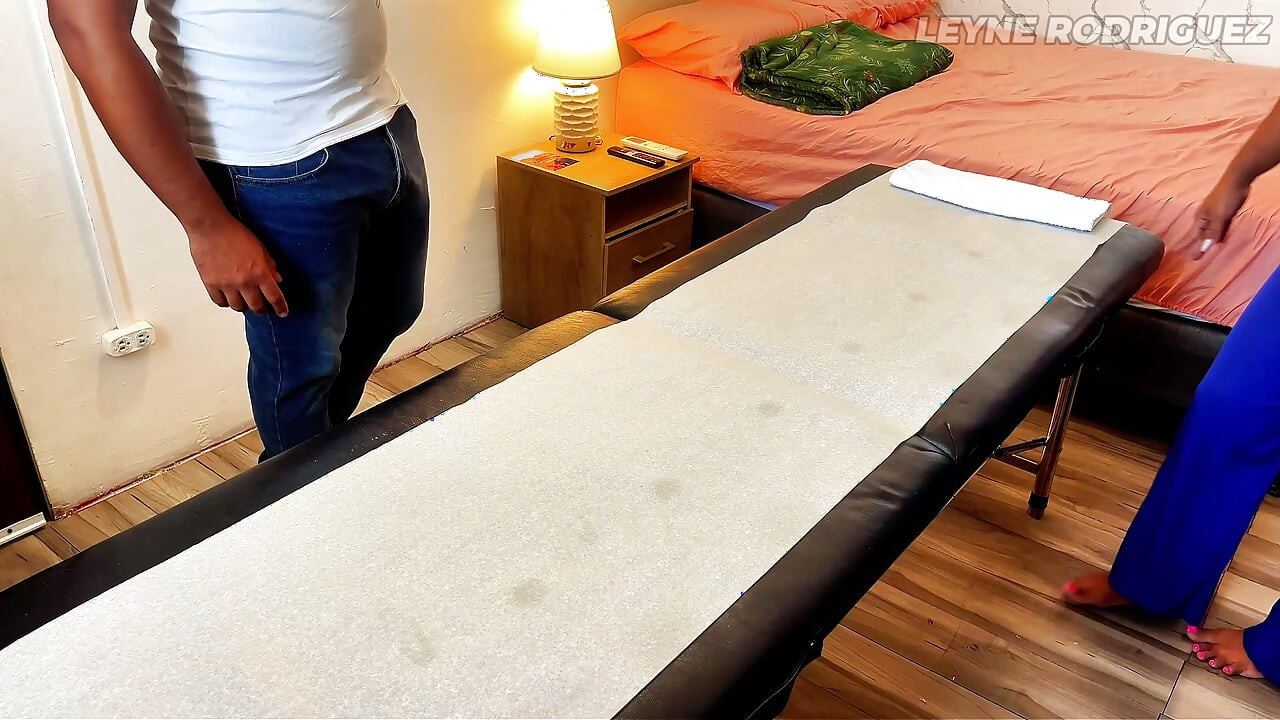 Massage with an unexpected happy ending - Risky Cum