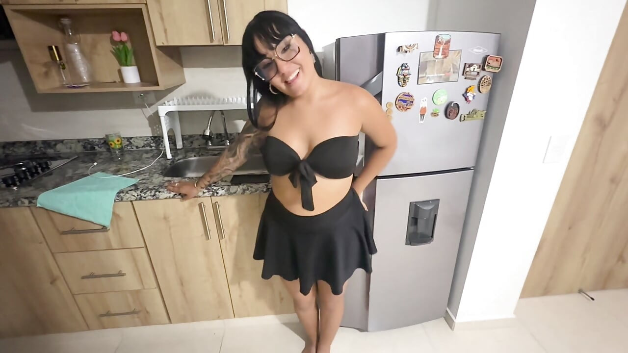 Tarde De Amigas Me Deja Cachonda Y Le Entrego Con Coño a Mi Roomate