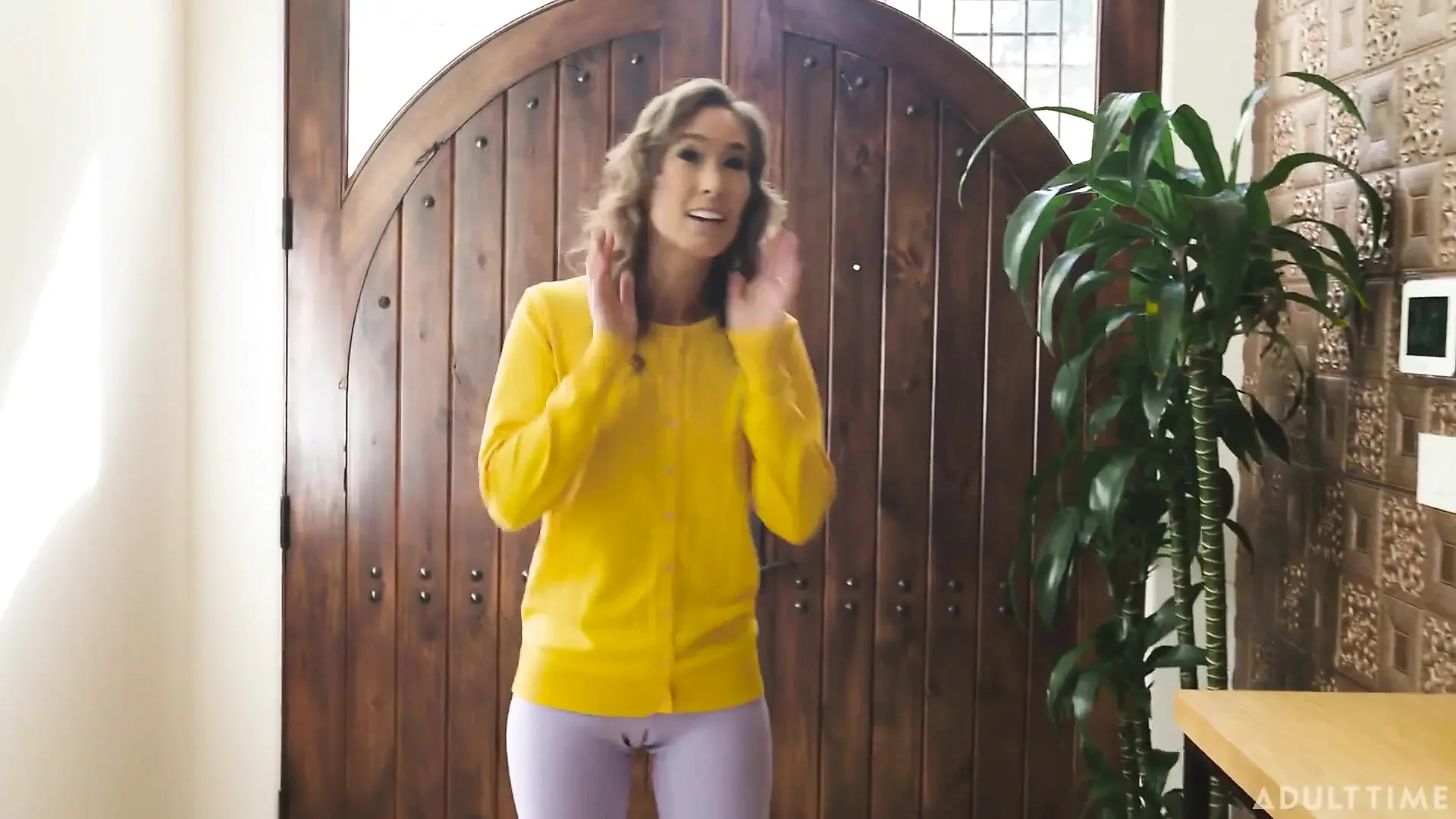 Oopsie – T-girl Jade Venus Gives Cis Lesbian Christy Love Explosive Squirting Orgasms in the Bath!