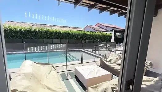 Aku ngentot gadis pengantar barang dan ngentot memeknya habis-habisan sama nelson sampai aku crot di dalam!