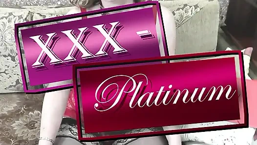 Seks çifti seksi sarışın orta yaşlı seksi evli kadın kocasını öpüyor. Parmaklama elle muamele ıslak amcık yalama oral seks meme uçları doğal memeler fetişi