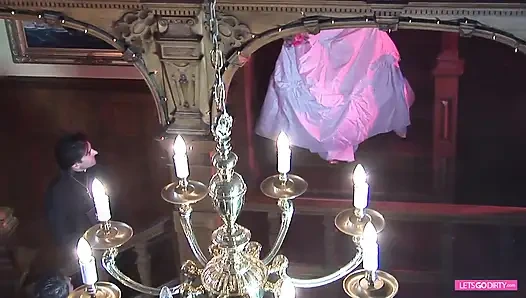 Pesta seks dengan pengantin wanita dan pelacur vampir yang terangsang